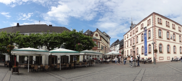 DSC00155 web schlossplatz weitwinkel