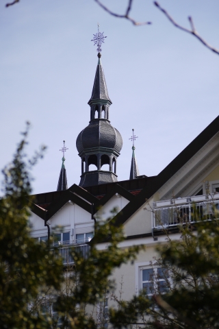 P1120089 web home blick auf die Basilika von der mott aus