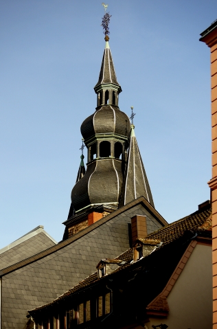 P1140059 web home basilika turm vom schlossplatz aus tele