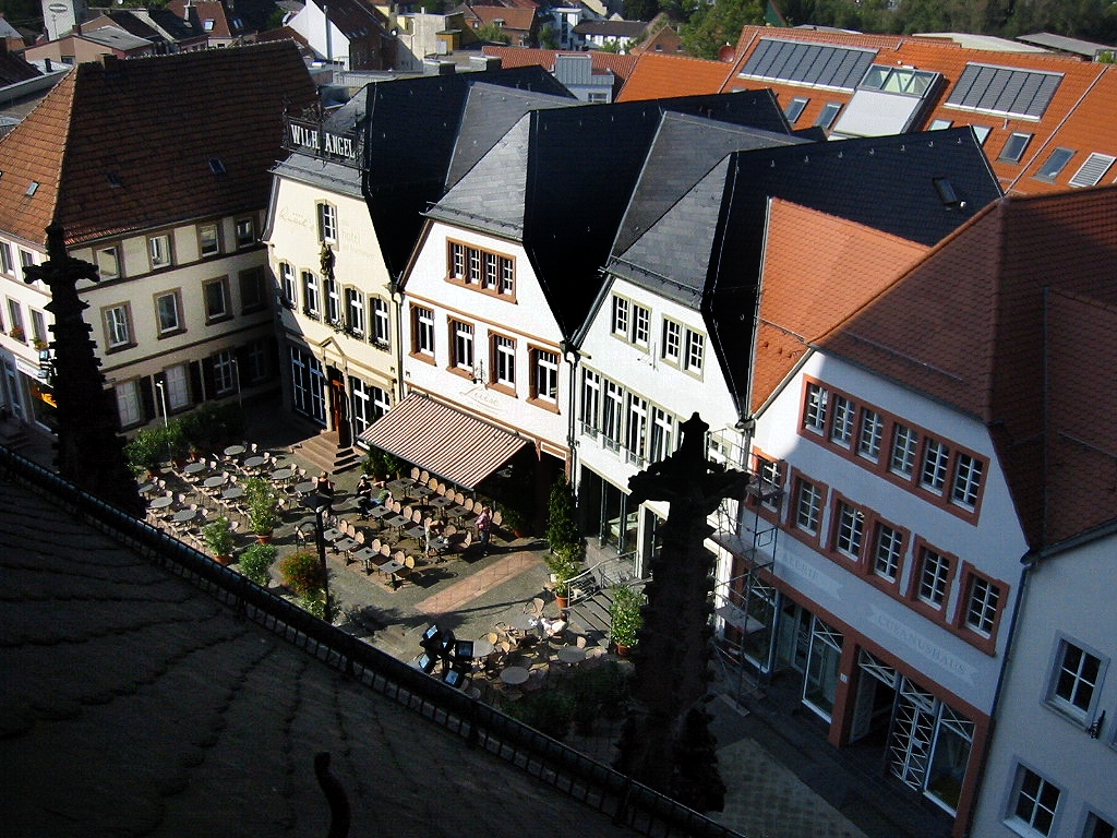 blick auf den fruchtmarkt mit angels hotel luise home