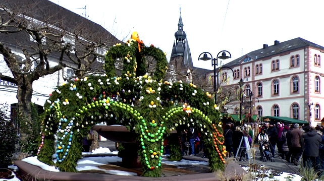 osterkrone mit basilika im hintergrund home