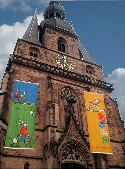 ostermarkt basilika mit osterfahnen IMG_4004